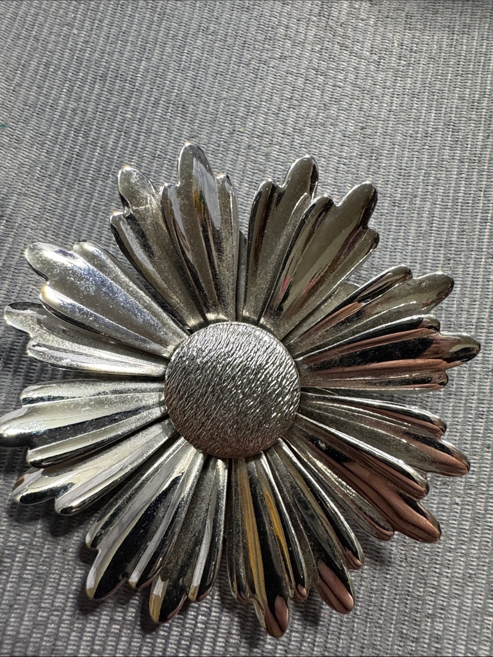 Vintage Sarah Coventry Silver Flower Daisy Brooch